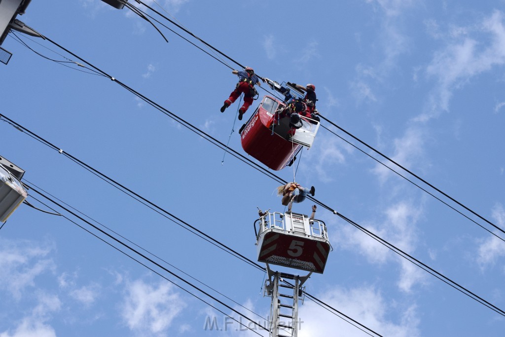 Koelner Seilbahn Gondel blieb haengen Koeln Linksrheinisch P265.JPG - Miklos Laubert